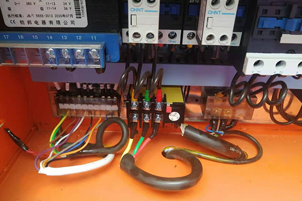 香蕉成人视频配电箱