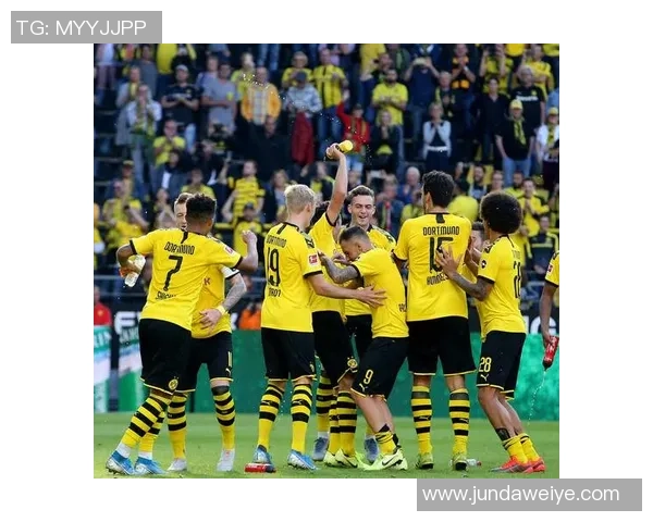 欧冠激战：多特蒙德5-1大胜巴黎点球大战瞬间点燃全场激情