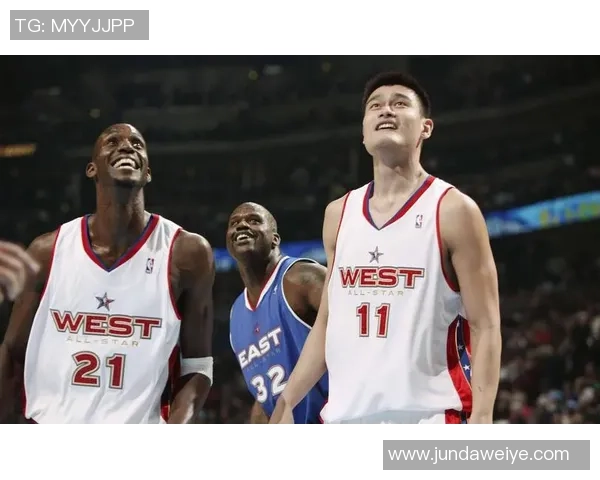 全场齐声呼喊姚明展现篮球精神与团结力量的瞬间 全场齐声呼喊姚明展现篮球精神与团结力量的瞬间