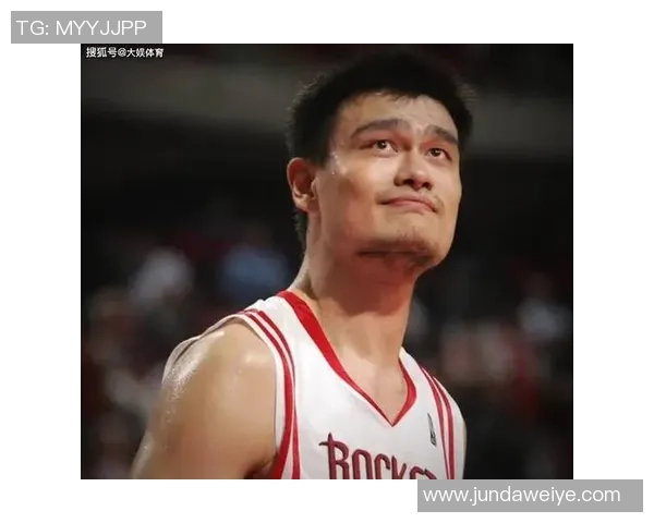 姚明与麦科尔的篮球传奇:从对抗到友谊的精彩旅程 姚明与麦科尔的篮球传奇:从对抗到友谊的精彩旅程