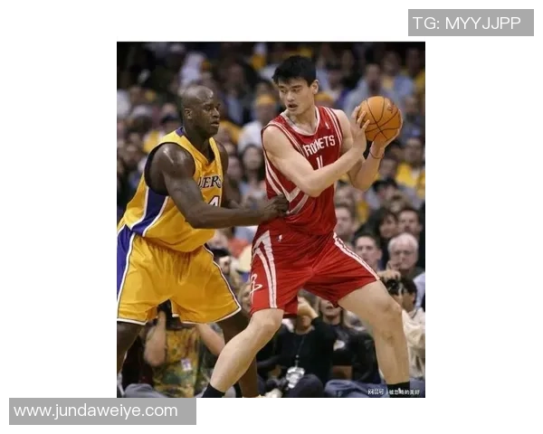 姚明与奥多姆激战篮球场的精彩瞬间与传奇对决回顾 姚明与奥多姆激战篮球场的精彩瞬间与传奇对决回顾