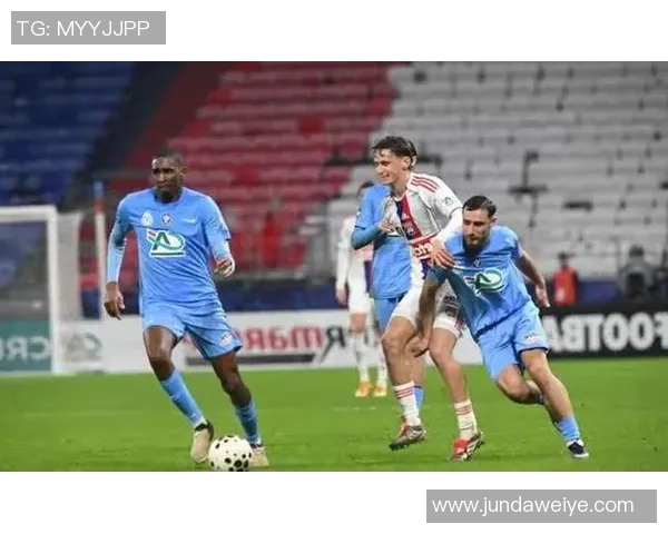 本菲卡逆袭里昂5-1大胜神奇扑救成比赛转折点