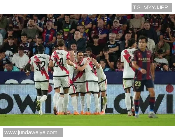 欧冠激战:皇马凭借红牌争议小胜热刺全场焦点分析 欧冠激战:皇马凭借红牌争议小胜热刺全场焦点分析